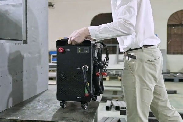 Portable laser welder, compact solution for mobile welding tasks