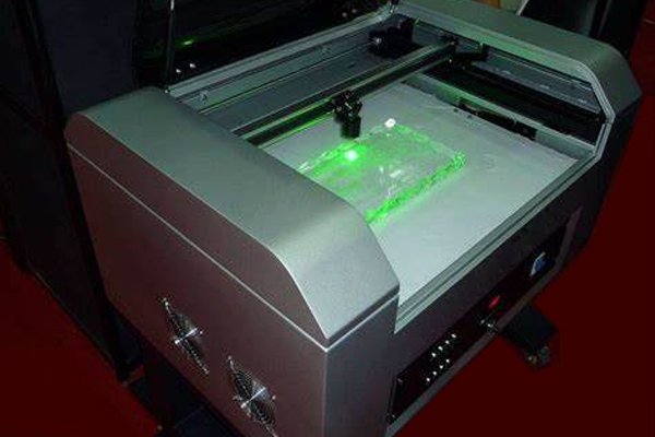 working principle of laser engraving machine